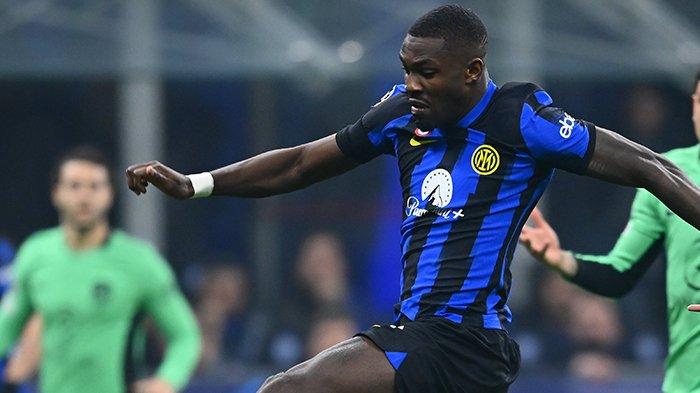 Aksi Marcus Thuram pada pertandingan 16 besar Liga Champions antara Inter Milan vs Atletico, di Stadion Giuseppe Meazza, Rabu (21/2/2024).
