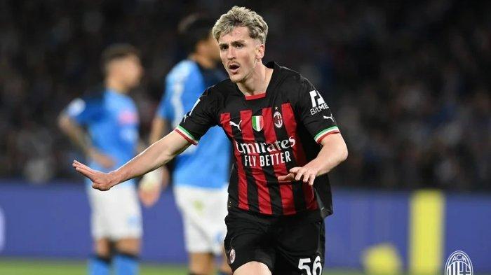 Selebgrasi pemain AC Milan, Alexis Saelemaekers usai cetak gol ke gawang Napoli di laga Serie A Liga Italia pekan 28 pada Senin (3/4/2023).
