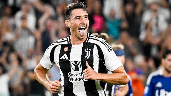 Selebrasi fullback Juventus, Andrea Cambiaso ketika mencetak gol pada musim 2024/2025 di Liga Italia Serie A.
