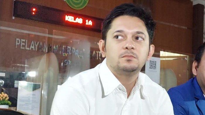 ANDREW ANDIKA TUNANGAN - Potret Andrew Andika diambil dari Tribunnews.com, Rabu (9/4/2025). Usai berpisah dari Tengku Dewi Putri, Andrew Andika mengaku sudah tunangan dengan pacar barunya.