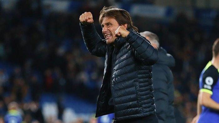 Pelatih Tottenham Hotspur, Antonio Conte. (Twitter / @SpursOfficial)