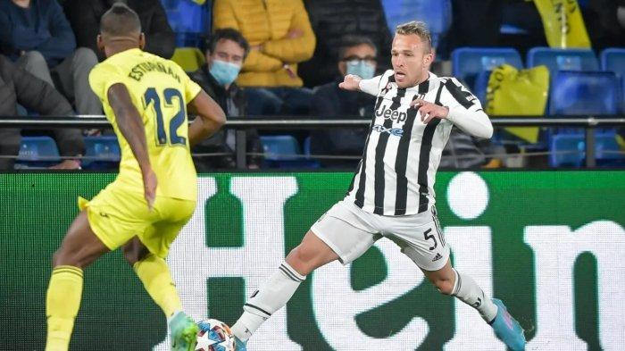 Pemain Juventus, Arthur Melo - Nasib pemain asal Brasil itu kini terombang-ambing tidak jelas, dia bahkan berisiko putus kontrak dengan Bianconeri.