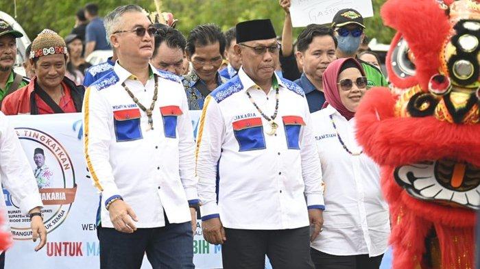 Iring-iringan Barongsai mengiringi pengantaran Bakal Paslon Bupati dan Wakil Bupati Malinau Pilkada 2024, Wempi W Mawa dan Jakaria ke KPU Malinau, Kalimantan Utara, Selasa (27/8/2024)
(TRIBUNKALTARA.COM / MOHAMMAD SUPRI)