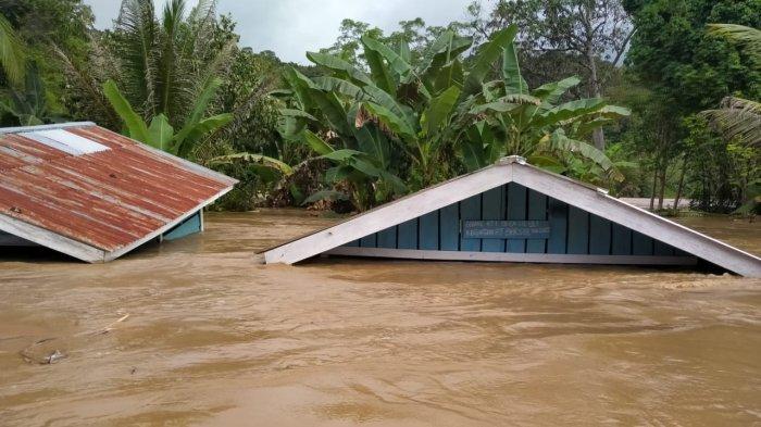 Banjir di Kecamatan Bahau Hulu mengakibatkan total 49 KK terdampak akibat rumahnya terendam banjir. Fasilitas umum berupa gedung dan peralatan sekolah dan fasilitas kesehatan juga dilaporkan rusak tergena g pada Rabu (29/5/2024) lalu.