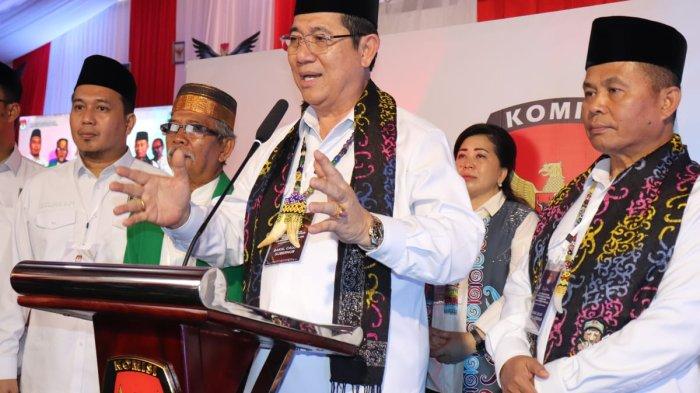 Bapaslon Yansen Tipa Padan dan Suratno dengan didampingi istri masing-masing mendaftar ke Kantor KPU Kaltara di Tanjung Selor, maju d Pilkada Kaltara, Kamis (29/8/2024)
Para Istri Paslon setia dampingi hingga menuju Kantor KPU Kaltara