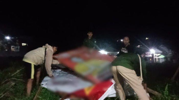 Malam ini, Senin (9/10/2023) personel dari Satpol PP Tarakan, Babinsa dan Babinkamtibmas serta Bawaslu Kota Tarakan melaksanakan penurunan dan pencabutan alat peraga kampanye (APK), Senin (9/10/2023).