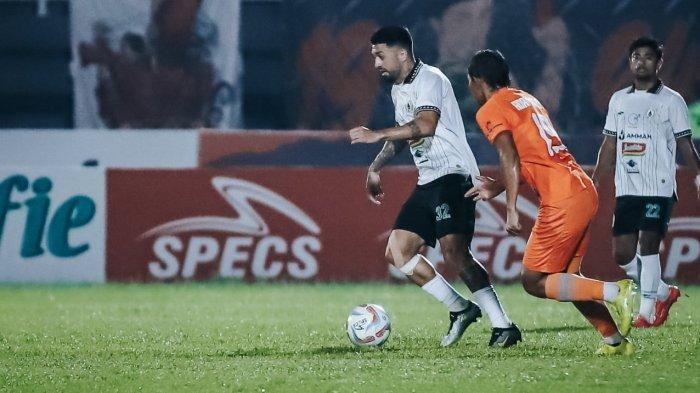 Borneo FC menjamu PSS Sleman di Stadion Segiri Samarinda, yang merupakan kandang dari tim berjuluk Pesut Etam. pada Minggu (17/9/2023), pukul 20.00 WITA. Borneo FC berhasil menang dengan skor 1-0 melalui gol dari Silverio SIlva.