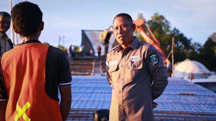Bupati Bulungan Syarwani saat meninjau proses pembangunan oprit Jembatan Salimbatu, Selasa (12/12/2023) mengatakan, pembangunan oprit jembatan terus berprogres, dan dipastikan tetap terus dilaksanakan termasuk pengaspalan jalan sepanjang 700 meter, dari Tanjung Palas menuju Salimbatu.