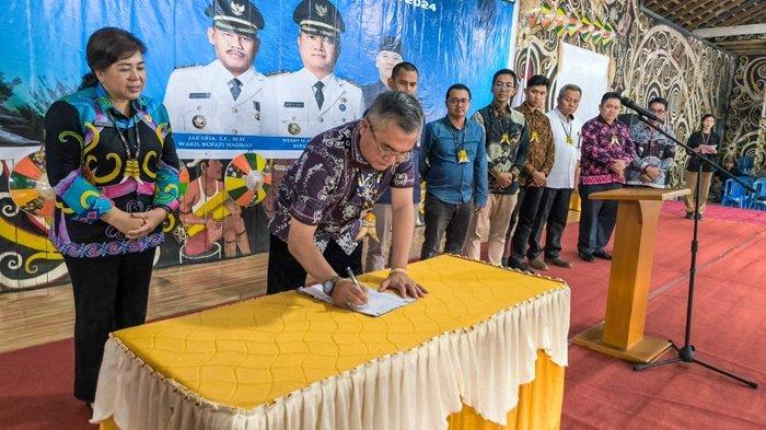 Bupati Malinau, Wempi W Mawa saat menghadiri 2 hari Rakoor Pembangunan Wilayah Perbatasan 2024 di Long Nawang, Kecamatan Kayan Hulu, Kabupaten Malinau, Kalimantan Utara.