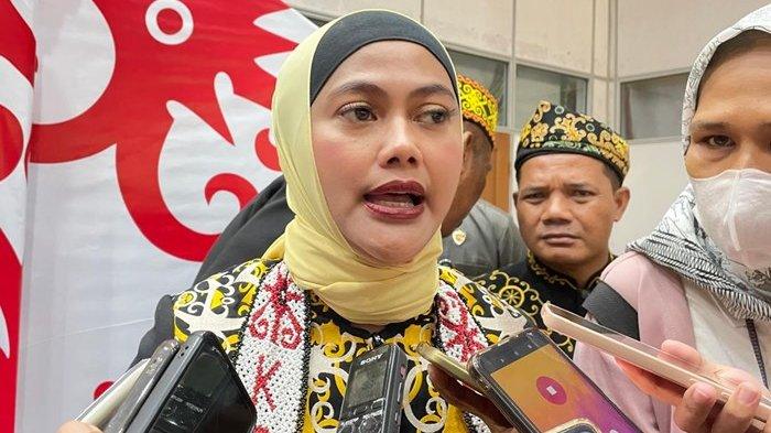 PAMIT - Asmin Laura, Bupati dua periode ini pamit dan mengucapkan terimakasih untuk masyarakat, serta jajaran Pemkab Nunukan, Kamis (20/2/2025).