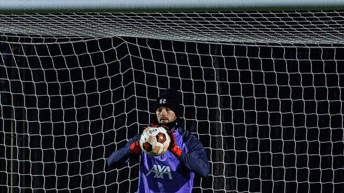 Caoimhin Kelleher saat berlatih jelang laga Europa League Liverpool vs LASK