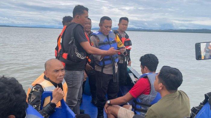 KECELAKAAN SPEEDBOAT - Kapolres Nunukan AKBP Bonifasius Rumbewas bersama jajaran ikut mengecek tempat kejadian perkara di Perairan Kinabasan, Kecamatan Sei menggaris, Kelurahan Nunukan Barat, Kecamatan Nunukan, Kabupaten Nunukan, Rabu (29/01/2025), sore. Berikut Daftar Nama 9 Penumpang Speedboat yang Selamat, 4 MD, dan 4 Hilang.