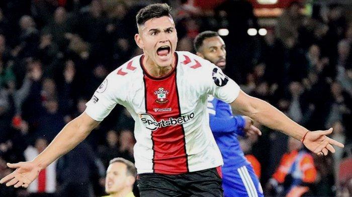 Carlos Alcaraz - Gelandang versatile asal Argentina yang kini resmi memperkuat Juventus.