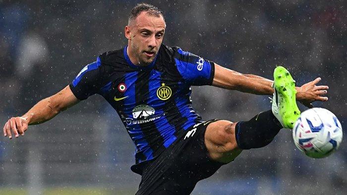 Aksi Carlos Augusto saat memperkuat Inter Milan di Liga Italia Serie A 2023/2024.