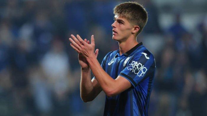 Pemain Atalanta, Charles De Ketelaere - Penggawa AC Milan itu kian nyetel bareng skuad La Dea. Pelatih Gian Piero Gasperini bahkan mengklaim bahwa pemain asal Belgia itu mirip dengan legenda Atalanta.