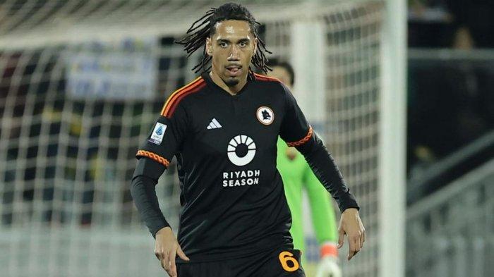 Pemain AS Roma, Chris Smalling - Bek tengah Giallorossi itu memulai comebacknya pada laga kontra Feyenoord di Liga Italia Serie A pekan 25. Dia berpotensi bertanding pada leg kedua kontra Feyenoord di babak play-off knockout Liga Europa pada Jumat (23/2/2024) mendatang.