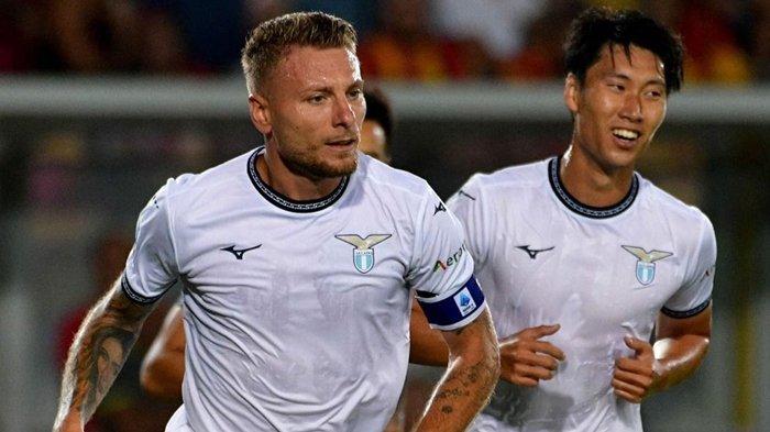 Selebrasi Ciro Immobile dan Daichi Kamada, pada pertandingan Lecce vs Lazio, giornata 1 Liga Italia Serie A 2023/2024 di Stadion Via del Mare, Senin (21/8/2023). (Twitter / @OfficialSSLazio)