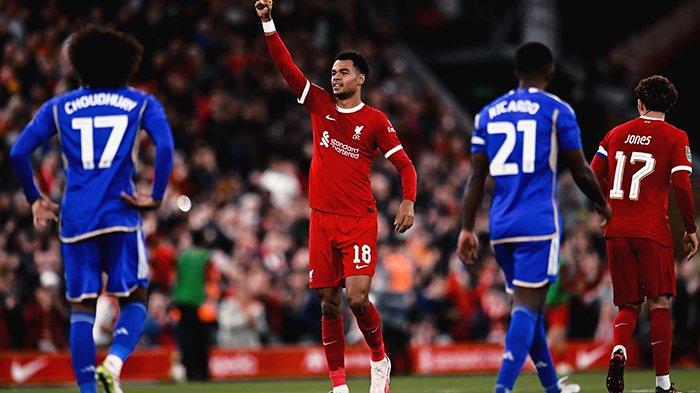 Cody Gakpo merayakan gol penyama kedudukan Liverpool saat melawan Leicester City di Carabao Cup