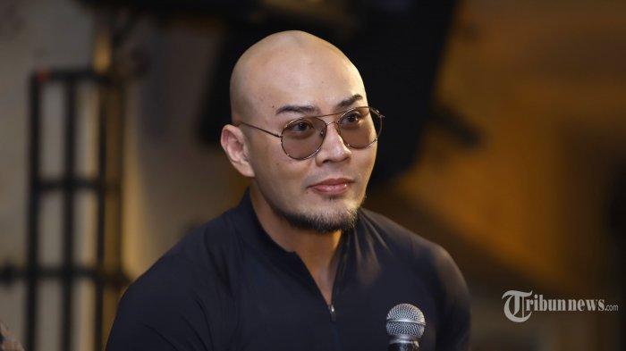 DEDDY JADI STAFSUS - Presenter Deddy Corbuzier saat menggelar jumpa pers terkait pelaksanaan seminar kebangsaan, di Jakarta, Selasa (6/8/2019). Baru-baru ini dilantik jadi Staf Khusus Menteri Pertahanan, Deddy ungkap tak bakal ambil gaji dan manfaat finansial lain dari jabatannya.