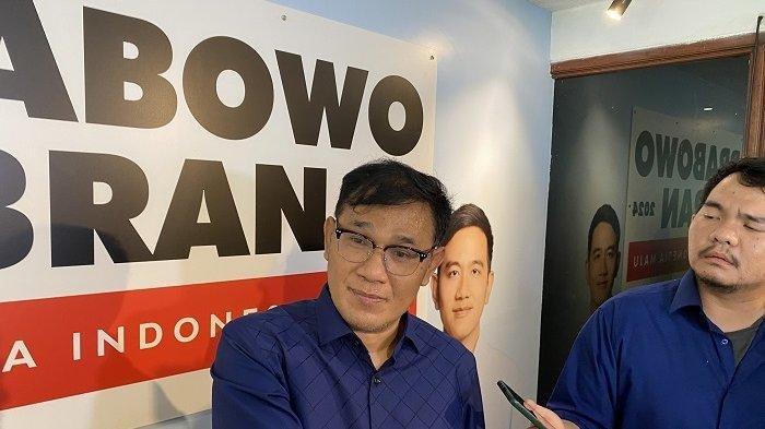 Direktur Juru Debat Prabowo-Gibran, Budiman Sudjatmiko di Media Center TKN Prabowo-Gibran di Jalan Sriwijaya, Kebayoran, Jakarta Selatan, Kamis (7/12/2023). - Budiman Sudjatmiko bela Gibran karena tak hadir acara debat yang digelar di luar KPU, sebut Gibran hanya fokus pada debat resmi yang digelar KPU.