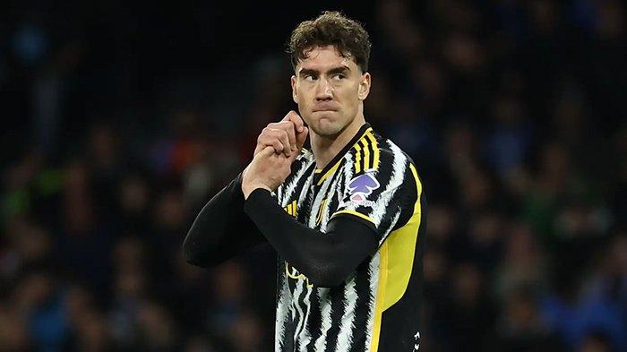 Ekspresi Dusan Vlahovic saat gagal mencetak gol pada pertandingan Liga Italia Serie A pekan ke-27, Napoli vs Juventus, di Stadion Diego Armando Maradona, Senin (4/3/2024) dini hari.