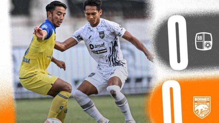 Duel pemain Barito Putera vs Borneo FC. Hasil pertandingan Laskar Antasari vs Pesut Etam berakhir imbang tanpa gol, pada Minggu (2/12/2023) kick-off pukul 15.00 WIB, di Stadion Demang Lehman, Martapura, Kalimantan Selatan.