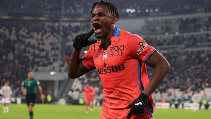 Pemain Atalanta, Duvan Zapata - Striker asal Kolombo itu sedang dikaitkan dengan klub Liga Italia, AS Roma.