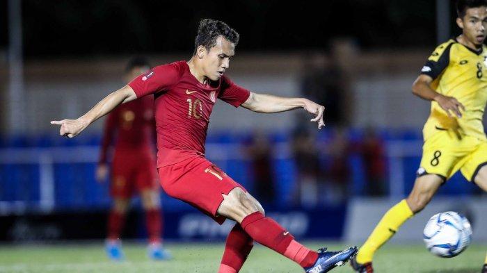 EGY BATAL KE TIMNAS - Pemain Timnas U-22 Indonesia, Egy Maulana beraksi saat melawan pemain Timnas Brunei Darussalam dalam pertandingan Grup B SEA Games 2019 di Stadion Sepak Bola Binan, Laguna, Filipina, Selasa (3/12/2019). Inilah reaksi Egy Maulana Vikri usai dicoret Patrick Kluivert dari skuat Timnas Indonesia, lengkap juga kata Ketua Umum PSSI Erick Thohir soal pencoretan penggawa klub Liga 1 Dewa United itu.