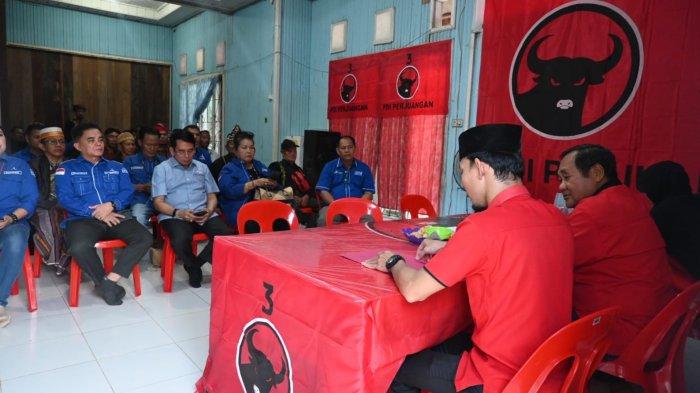 Gabungan aliansi relawan Wempi 2 periode mengambil formulir pendaftaran Bakal Calon Bupati Pilkada Malinau 2024 di Sekretariat DPC PDIP Malinau, Kalimantan Utara, Senin (29/4/2024)
(TRIBUNKALTARA.COM / MOHAMMAD SUPRI)