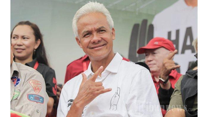 Capres nomor urut 3, Ganjar Pranowo menghadiri Hajatan Rakyat Sulawesi Utara di Lapangan Koni Sario, Kota Manado, Sulawesi Utara, Kamis (1/2/2024). Dalam kampanye itu, Ganjar akan berfokus dan memprioritaskan penciptaan lapangan pekerjaan dan membuat harga bahan pokok menjadi murah serta stabil.