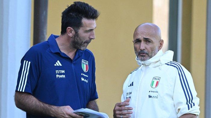 Gianluigi Buffon dan Luciano Spalletti berkolaborasi di Timnas Italia. (Twitter / @Azzurri)