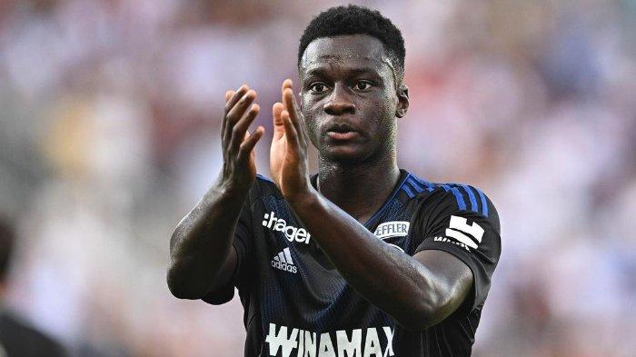 Pemain Strasbourg Alsace, Habib Diarra - Gelandang muda 19 tahun ini masuk radar klub Liga Italia Serie A, Juventus.