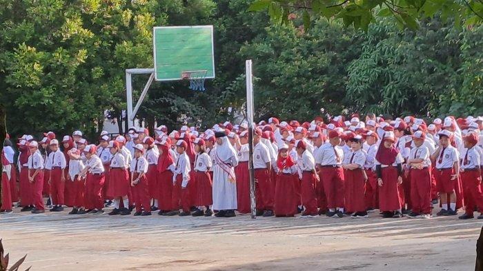 Hari pertama masuk sekolah di SDN 01 Tanjung Selor, Bulungan, Kalimantan Utara, Senin (15/07/2024).