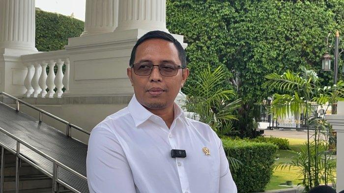 HASAN NASBI MUNDUR - Kepala Kantor Komunikasi Kepresidenan, Hasan Nasbi mengungkapkan banyak pihak yang iseng menyampaikan laporan ke layanan pengaduan Lapor Mas Wapres diambil dari Tribunnews.com, Minggu (23/3/2025). Hasan Nasbi mundur dari jabatannya sebagai Kepala Kantor Komunikasi Kepresidenan (PCO).