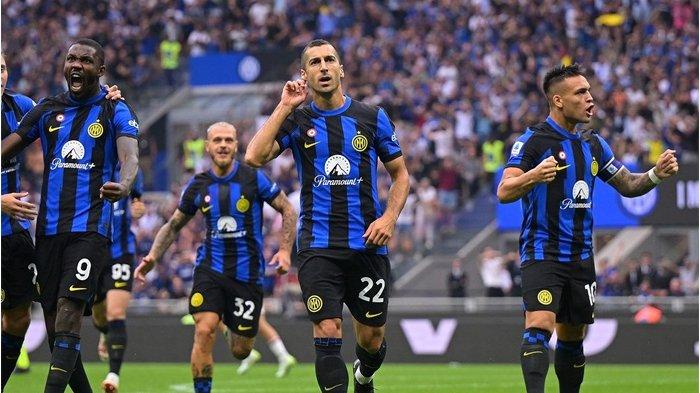 Selebrasi Henrikh Mkhitaryan ketika mencetak gol pada laga Derby della Madonnina antara Inter Milan vs AC Milan, giornata 4 Liga Italia Serie A, di Stadion Giuseppe Meazza, Minggu (17/9/2023).