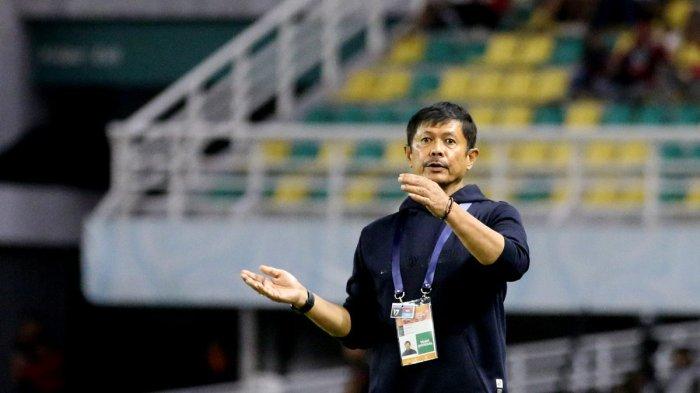 EVALUASI INDRA SJAFRI - Pelatih Timnas U19 Indonesia, Indra Sjafri. Setelah lakukan evaluasi hingga pemulihan fisik dan mental pemain Timnas Indonesia U-20, Indra Sjafri sebut anak asuhnya siap tempur lawan Uzbekistan.