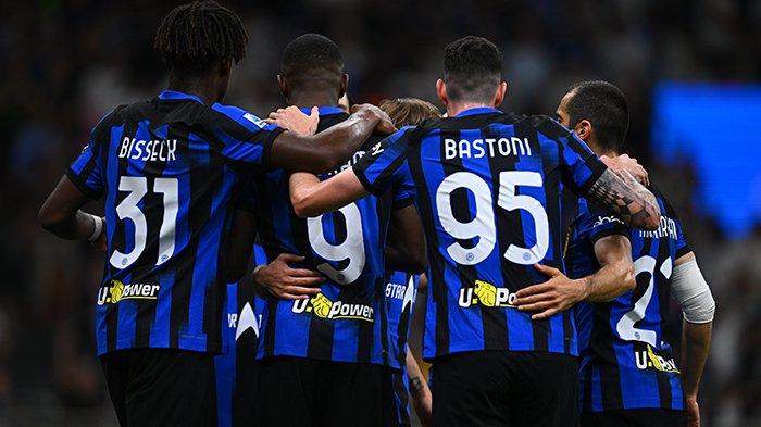 Selebrasi para pemain Inter Milan saat menghadapi Cagliari, pekan ke-32 Liga Italia Serie A, di Stadion Giuseppe Meazza, Senin (15/4/2024).