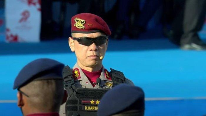 KOMANDAN UPACARA - Irjen Dadang Hartanto jadi komandan upacara Hari Bhayangkara ke-79. Wakil Ketua DPR RI yang juga Ketua Harian Partai Gerindra, Sufmi Dasco Ahmad, bocorkan tujuan sebenarnya Prabowo menyuruh Irjen Pol Dadang Hartanto menghadap usai upacara Hari Bhayangkara ke-79.