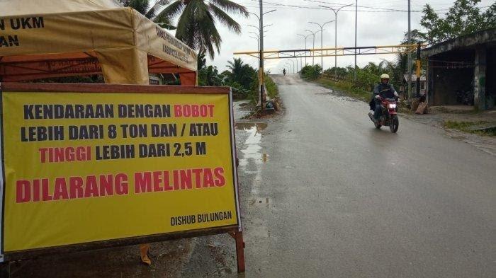 Jalan Bulu Perindu yang menghubungkan Tanjung Selor - Tanjung Palas. Akses jalan tersebut, tidak diperuntukkan bagi kendaraan dengan muatan berat.