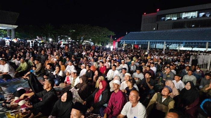 Meski venue Bawaslu Kaltara Bersholawat sempat diguyur hujan, nampun terlihat tak mengurangi animo masyarakat Kaltara untuk hadir dalam launching pengawasan partisipatif yang diinisiasi Bawaslu Kaltara itu.