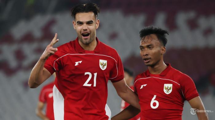 CARA GEBUK INDONESIA - Selebrasi Pesepak bola Timnas U-23 Indonesia, Jens Raven usai menjebol gawang Timnas Brunei Darussalam pada pertandingan penyisihan Grup A Piala AFF U-23 di Stadion Utama Gelora Bung Karno (SUGBK), Jakarta, Selasa (15/7/2025). Berikut ini cara pelatih Thailand U23, Thawatchai Damrong Ongtrakul, untuk bawa pasukannya gebuk Timnas Indonesia U23 di semifinal Piala AFF U23, jadi alarm bahaya buat Jens Raven Cs. TRIBUNNEWS/IRWAN RISMAWAN