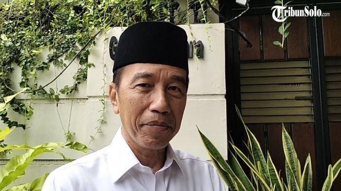 JOKO WIDODO - Mantan Presiden Joko Widodo saat ditemui di kediaman Sumber, Banjarsari, Jumat (14/3/2025). Selain PSI, Jokowi juga masuk dalam bursa Calon Ketua Umum (Caketum) PPP.