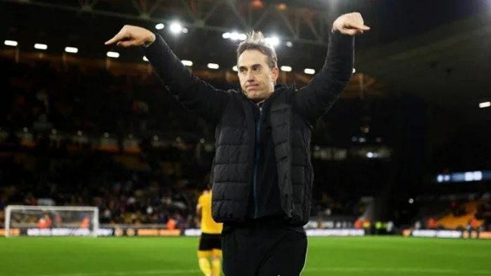 Julen Lopetegui saat masih berstatus sebagai pelatih tim Premier League, Wolves - Juru taktik asal Spanyol itu kini difavoritkan membesut AC Milan pada musim depan mengagntikan Stefano Pioli.