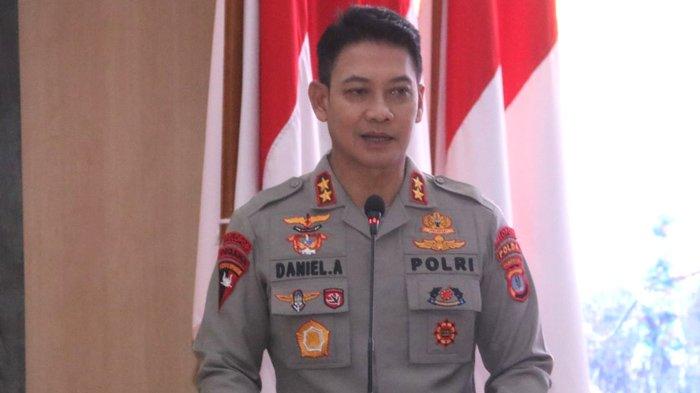 Kapolda Kaltara, Irjen Pol Daniel Adityajaya memimpin rapat penganggulangan kebakaran hutan dan lahan Provinsi Kalimantan Utara tahun 2023 di gedung EX Command Center Polda Kaltara, Rabu (9/8/2023). (Humas Polda Kaltara)