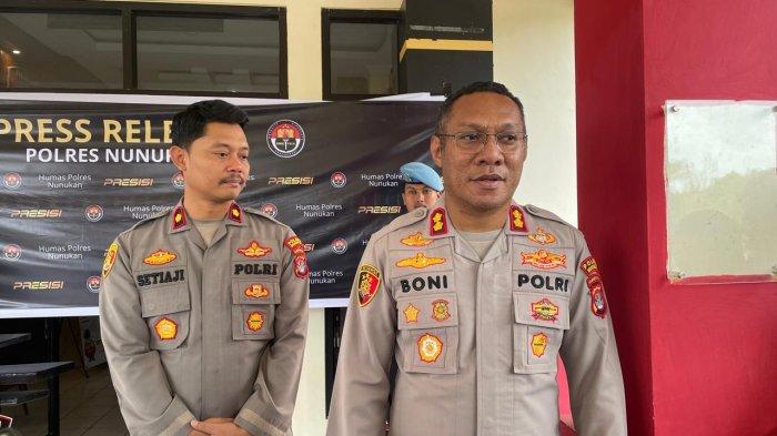 KAPOLRES NUNUKAN - Kapolres Nunukan, AKBP Bonifasius Rumbewas, ditemui awak media menyusul penangkapan 4 oknum anggota Polres Nunukan, Polda Kalimantan Utara (Kaltara), di Mako Polres Nunukan pada Sabtu (12/07/2025), siang.