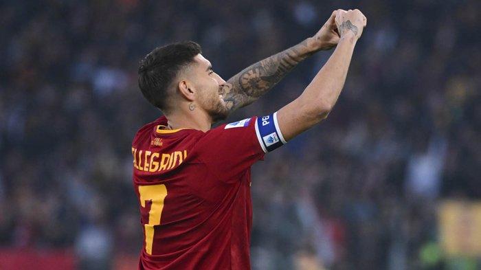 Kapten AS Roma, Lorenzo Pellegrini merayakan gol yang dicetak ke gawang Bologna pada giornata 16 Liga Italia Serie A di Stadion olimpico, Kamis (5/1/2023).(Twitter / @OfficialASRoma)