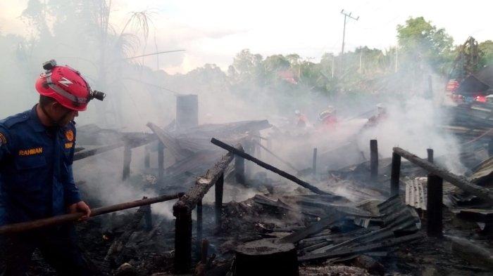 Kebakaran RT 4 Desa Kuala Lapang Kecamatan Malinau Barat Kabupaten Malinau, Kalimantan Utara, Senin (13/1/2025) sore.