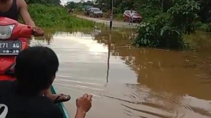 Kondisi genangan akibat luapan sungai Njelung di Desa Long Sam, Tanjung Palas Barat, Jumat (08/12/2023), sekira pukul 17.00 Wita tadi.