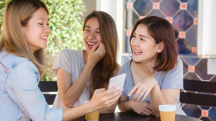Baca kumpulan pantun Sunda lucu berikut ini, bisa jadi bahan lawakan bareng teman biar nongkrong jadi makin seru.