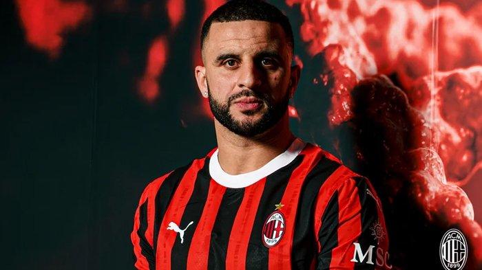 PEMAIN BARU AC MAILAN - Fullback asal Inggris, Kyle Walker saat diperkenalkan sebagai pemain baru AC Milan di bursa transfer musim dingin 2025.